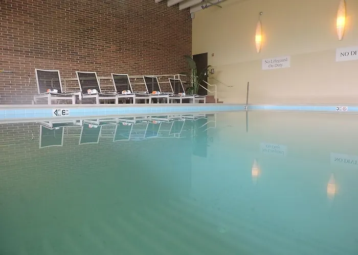 Renaissance Chicago North Shore Hotel 4*
