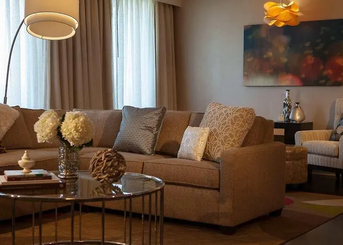 Hotel Renaissance Chicago North Shore 4*