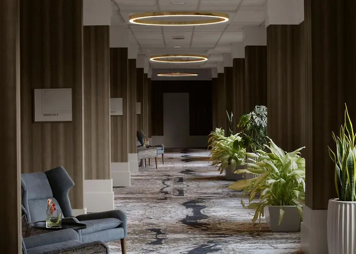 Hotel Renaissance Chicago North Shore 4*
