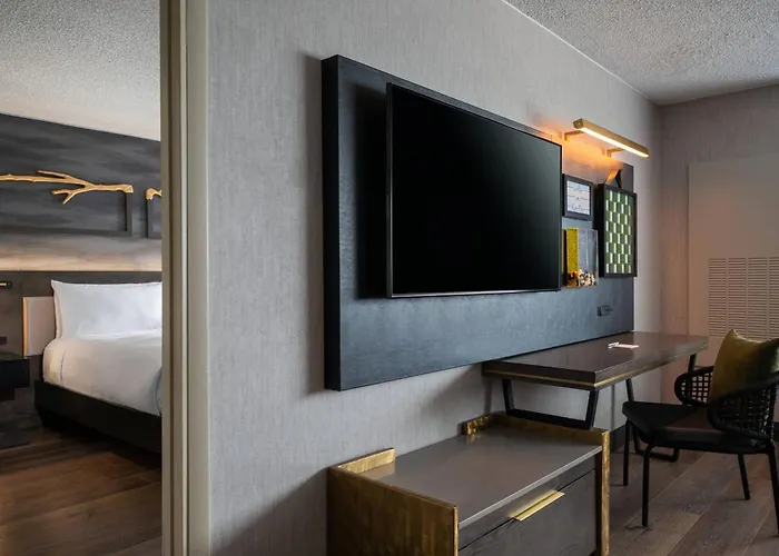 Renaissance Chicago North Shore 4*