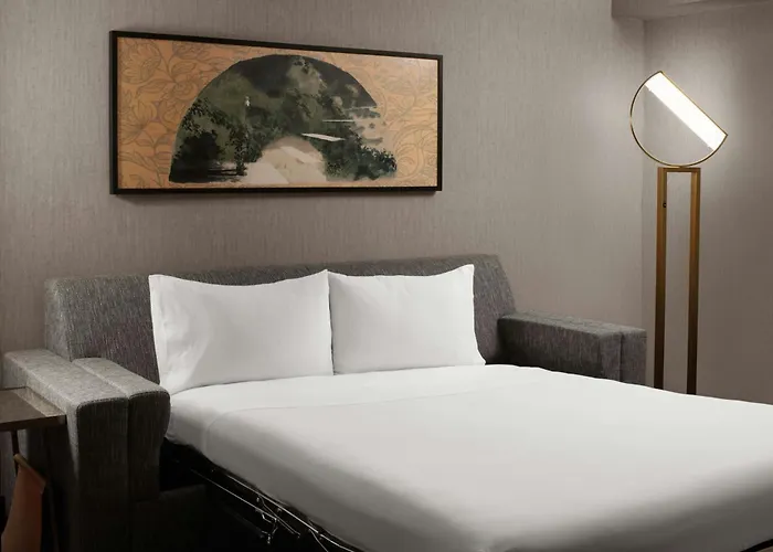 Hotel Renaissance Chicago North Shore 4*
