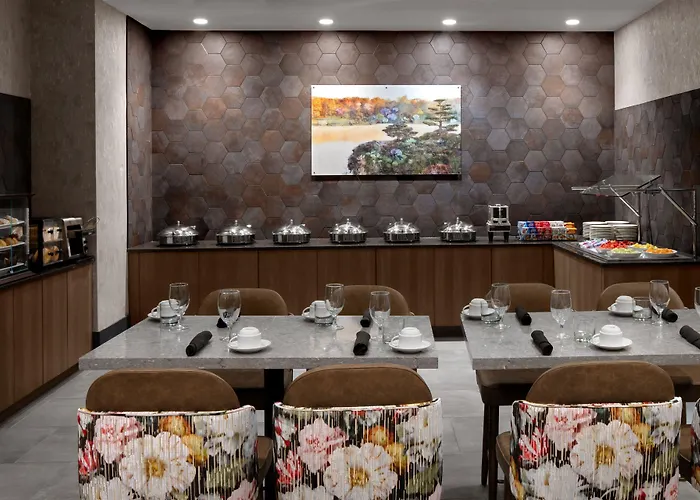 Hotel Renaissance Chicago North Shore 4*
