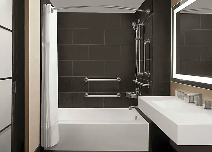 Hotel Renaissance Chicago North Shore