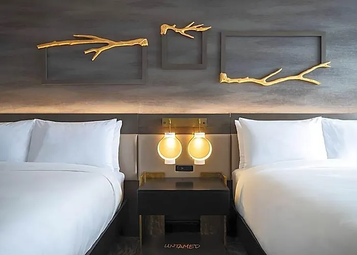 Renaissance Chicago North Shore 4*