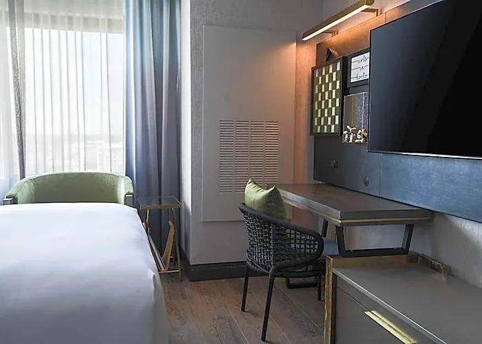 Hotel Renaissance Chicago North Shore