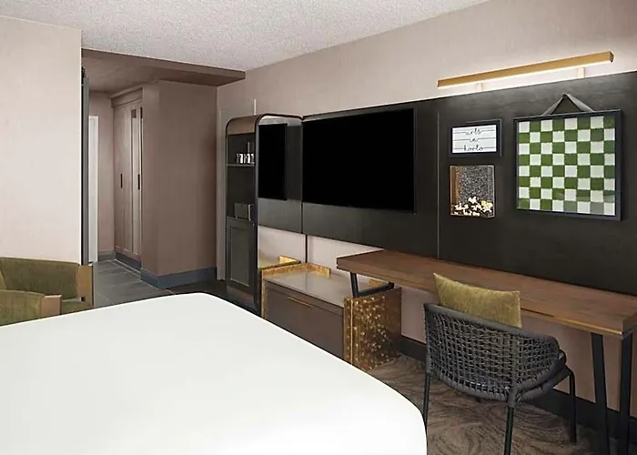 Hotel Renaissance Chicago North Shore