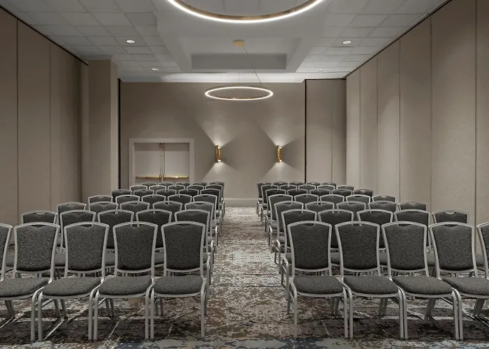 Hotel Renaissance Chicago North Shore 4*