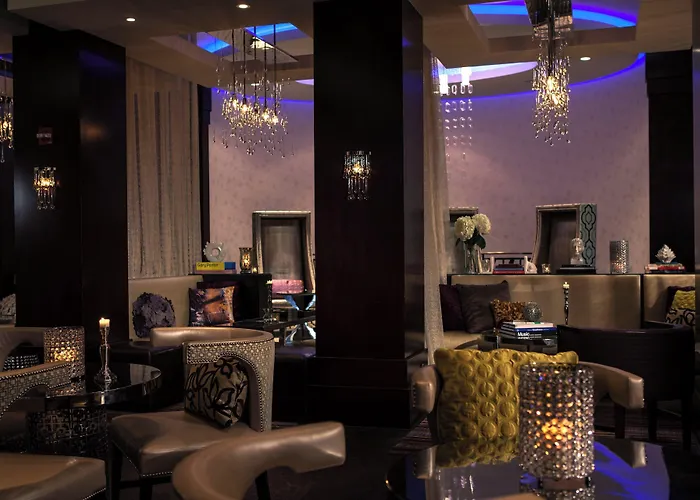 Hotel Renaissance Chicago North Shore 4*