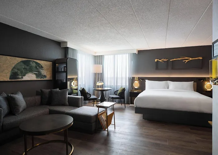 Hotel Renaissance Chicago North Shore 4*