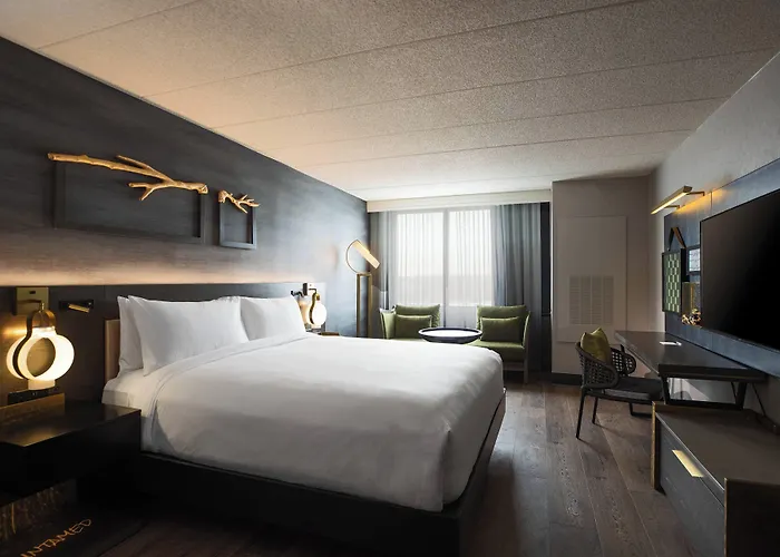 Renaissance Chicago North Shore 4*