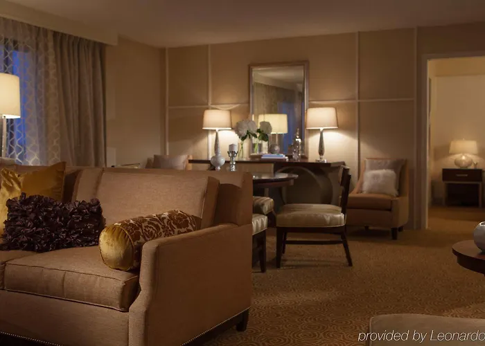 Renaissance Chicago North Shore Hotel 4*